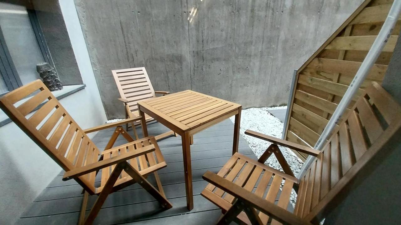 Peaceful Basement Apartment With Terrace & Free Gym ブダペスト エクステリア 写真