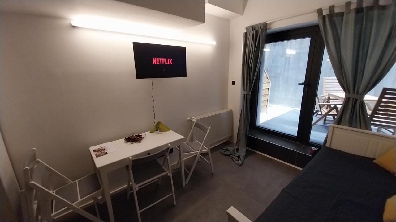 Peaceful Basement Apartment With Terrace & Free Gym ブダペスト エクステリア 写真