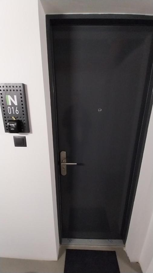 Peaceful Basement Apartment With Terrace & Free Gym ブダペスト エクステリア 写真