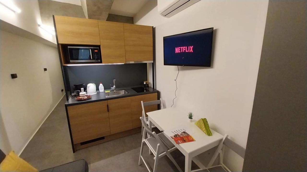 Peaceful Basement Apartment With Terrace & Free Gym ブダペスト エクステリア 写真