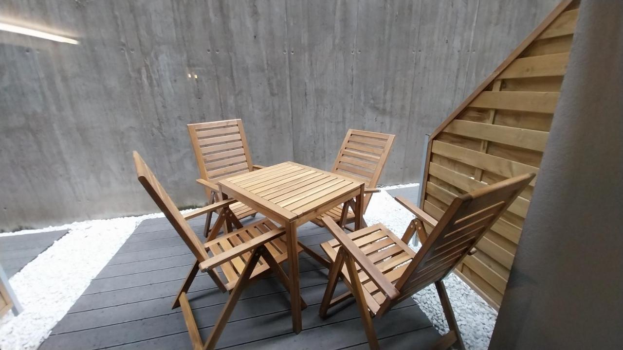 Peaceful Basement Apartment With Terrace & Free Gym ブダペスト エクステリア 写真
