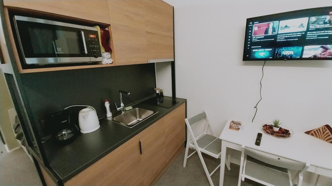 Peaceful Basement Apartment With Terrace & Free Gym ブダペスト エクステリア 写真