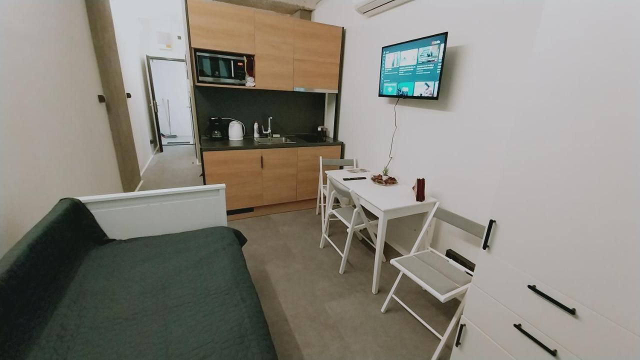Peaceful Basement Apartment With Terrace & Free Gym ブダペスト エクステリア 写真