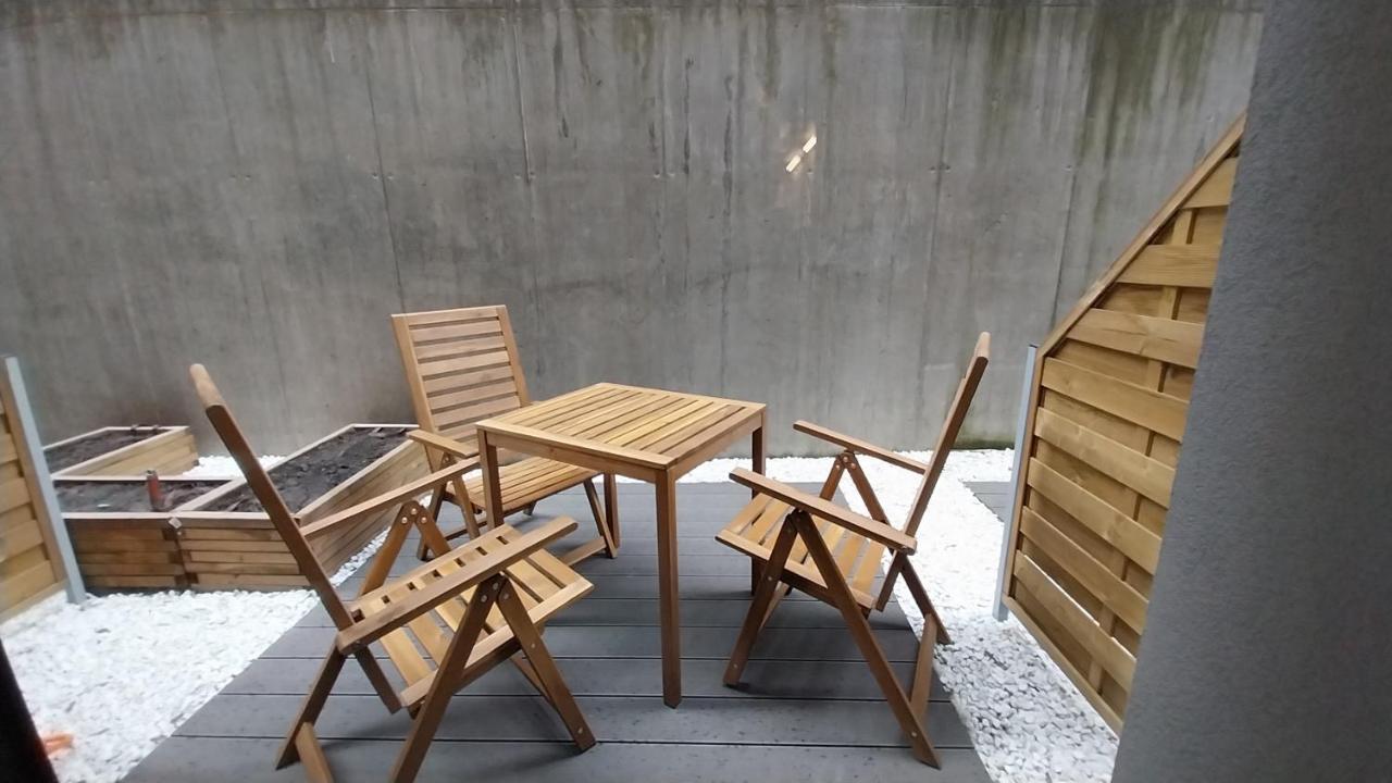 Peaceful Basement Apartment With Terrace & Free Gym ブダペスト エクステリア 写真