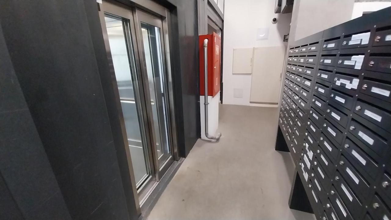 Peaceful Basement Apartment With Terrace & Free Gym ブダペスト エクステリア 写真