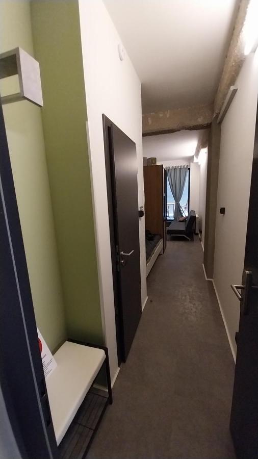 Peaceful Basement Apartment With Terrace & Free Gym ブダペスト エクステリア 写真