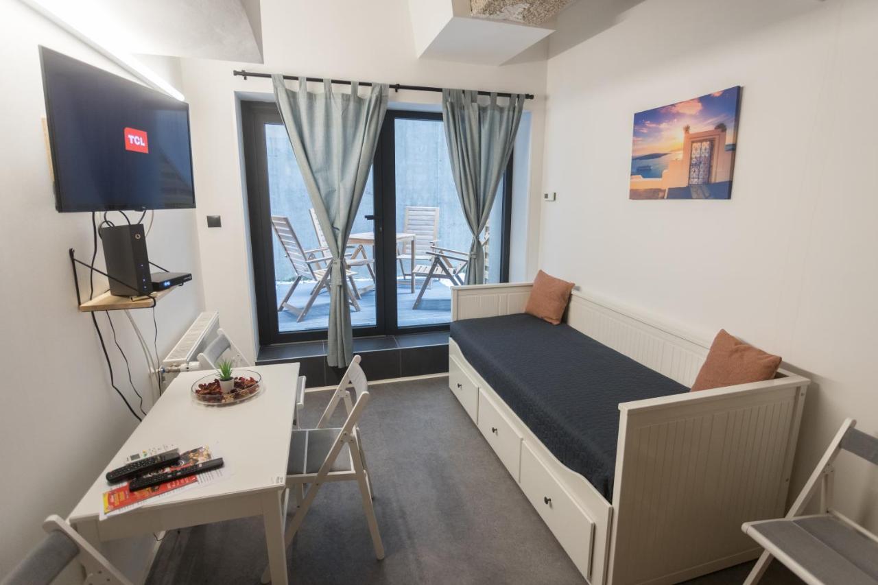Peaceful Basement Apartment With Terrace & Free Gym ブダペスト エクステリア 写真