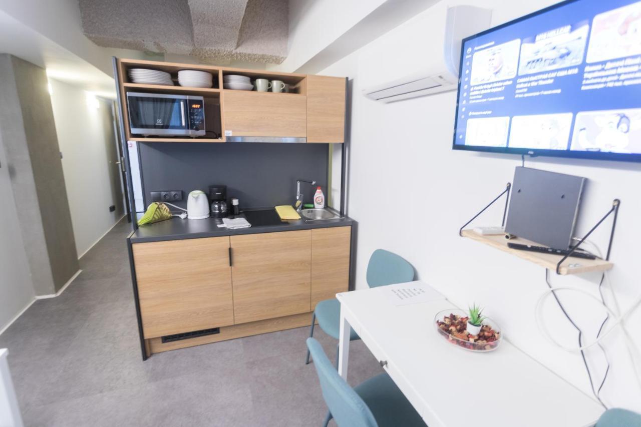 Peaceful Basement Apartment With Terrace & Free Gym ブダペスト エクステリア 写真