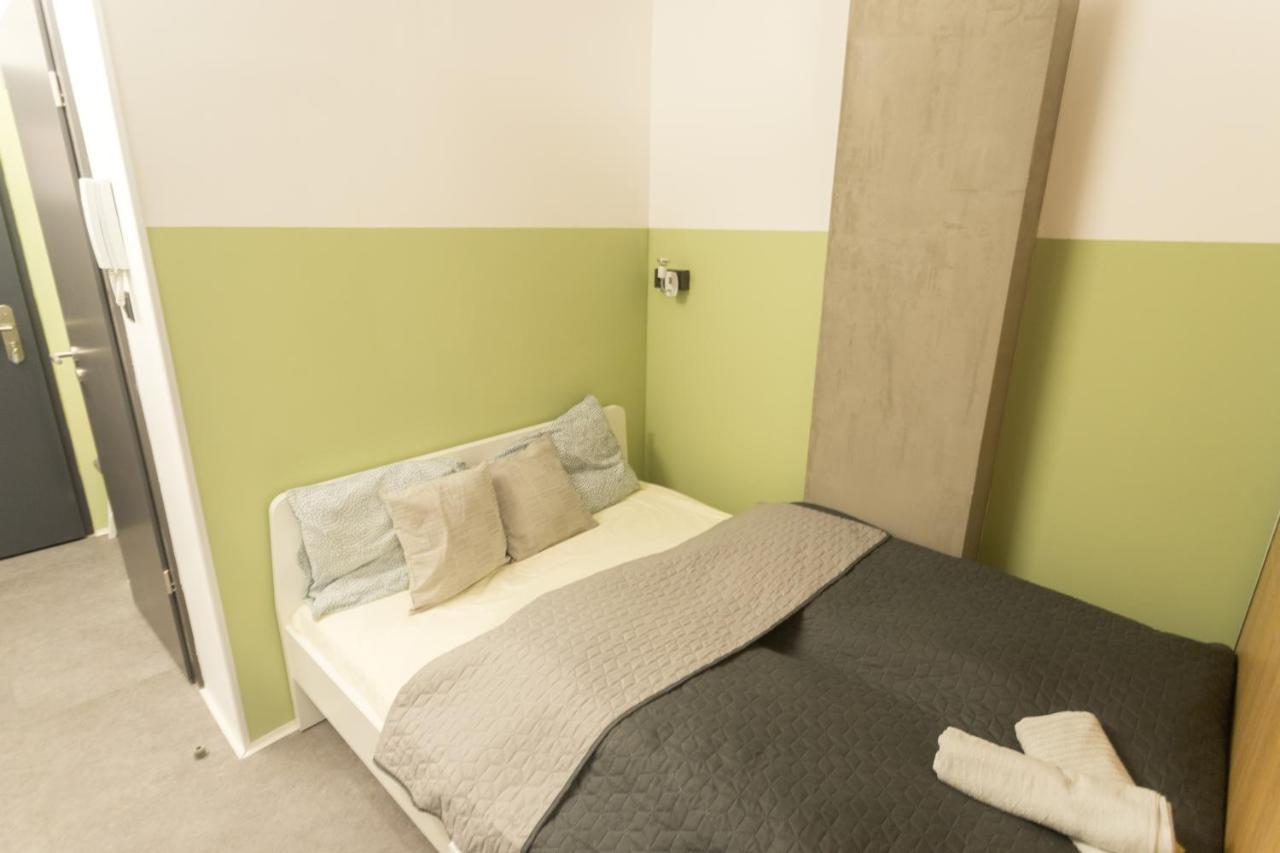 Peaceful Basement Apartment With Terrace & Free Gym ブダペスト エクステリア 写真
