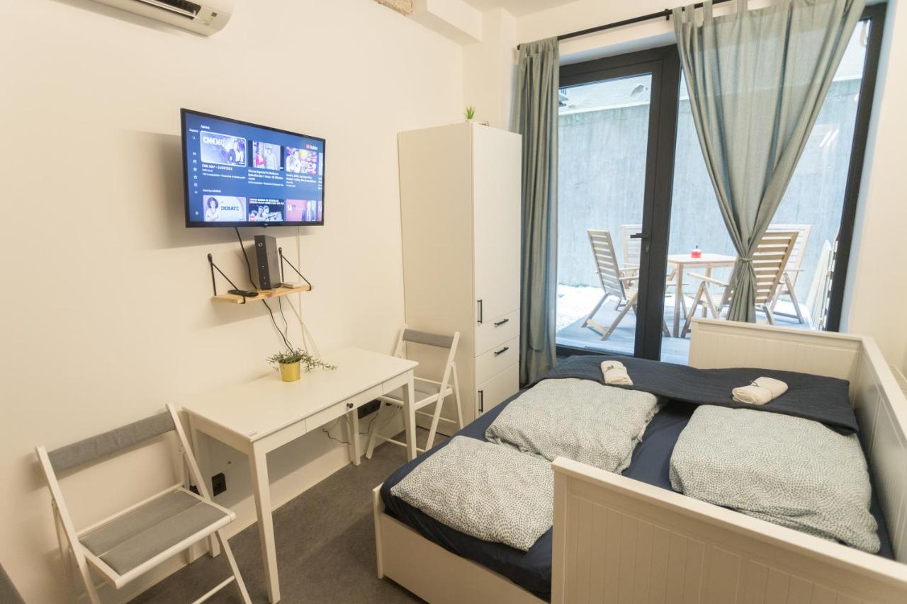 Peaceful Basement Apartment With Terrace & Free Gym ブダペスト エクステリア 写真