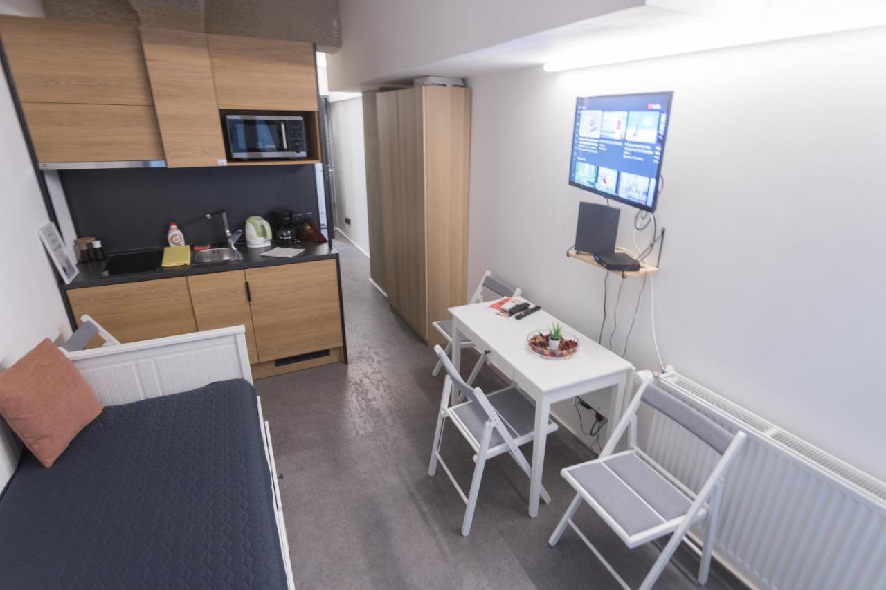 Peaceful Basement Apartment With Terrace & Free Gym ブダペスト エクステリア 写真