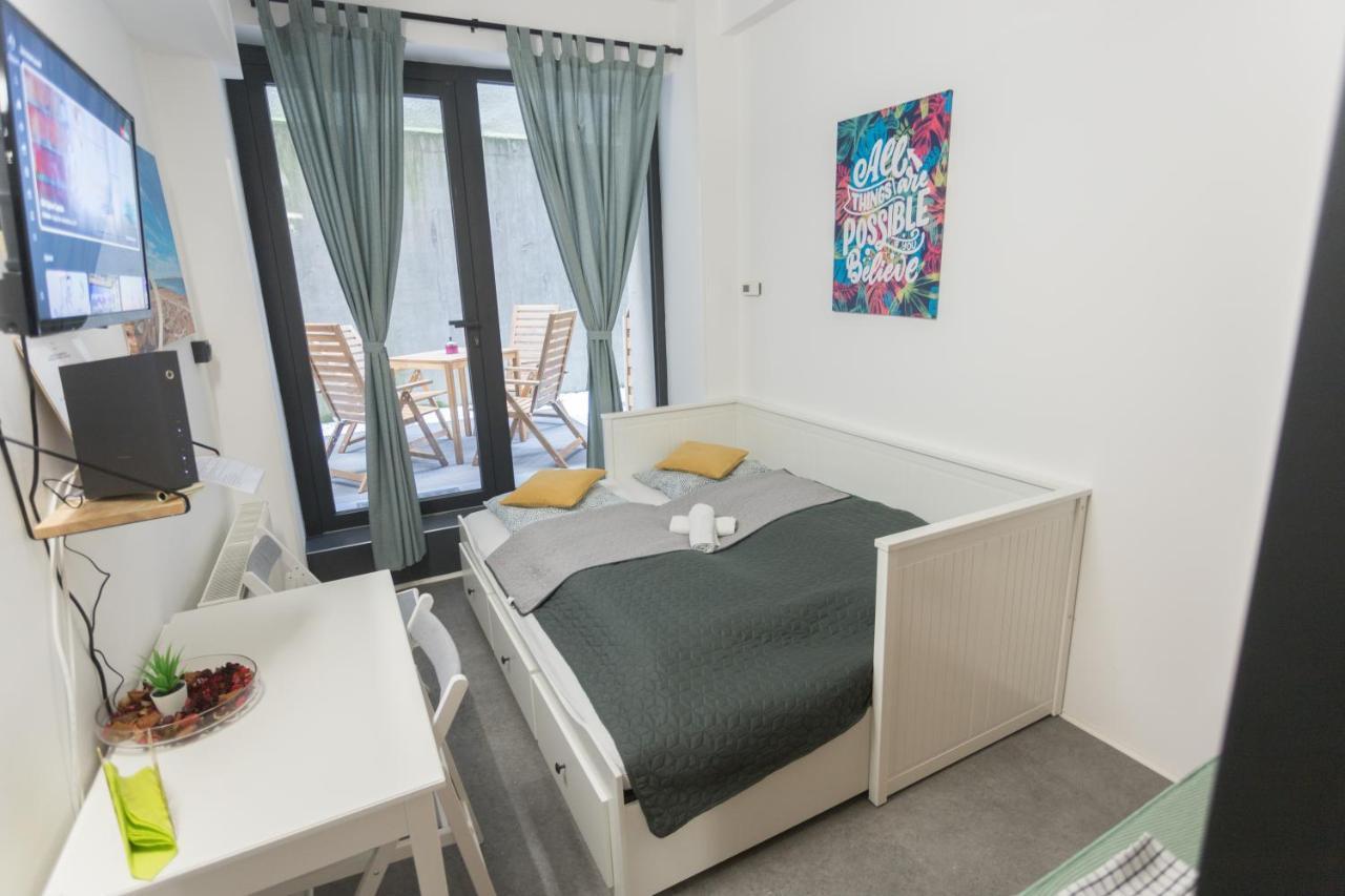 Peaceful Basement Apartment With Terrace & Free Gym ブダペスト エクステリア 写真