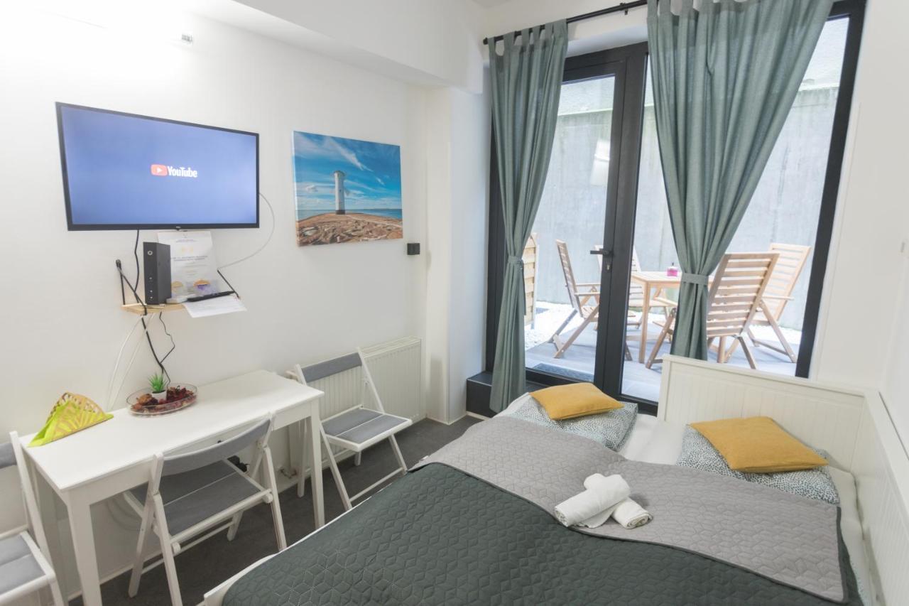 Peaceful Basement Apartment With Terrace & Free Gym ブダペスト エクステリア 写真