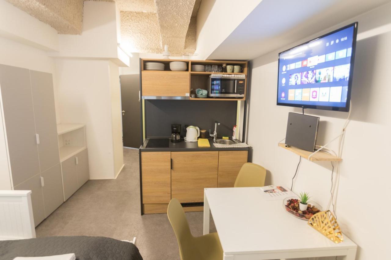 Peaceful Basement Apartment With Terrace & Free Gym ブダペスト エクステリア 写真