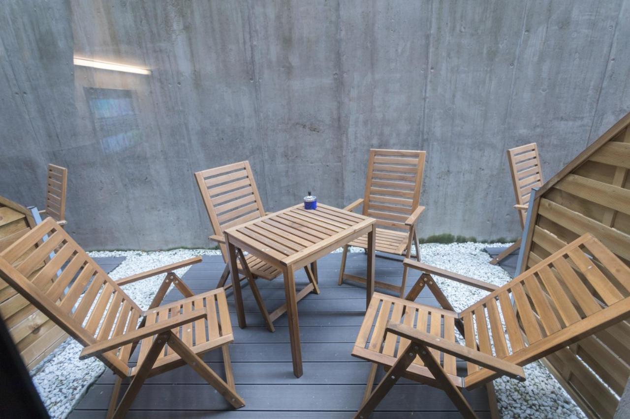 Peaceful Basement Apartment With Terrace & Free Gym ブダペスト エクステリア 写真
