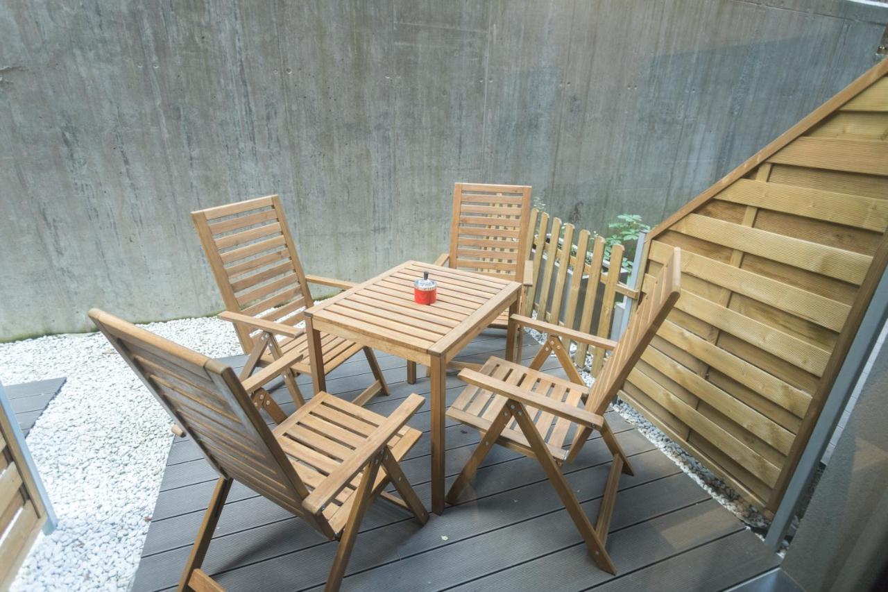 Peaceful Basement Apartment With Terrace & Free Gym ブダペスト エクステリア 写真