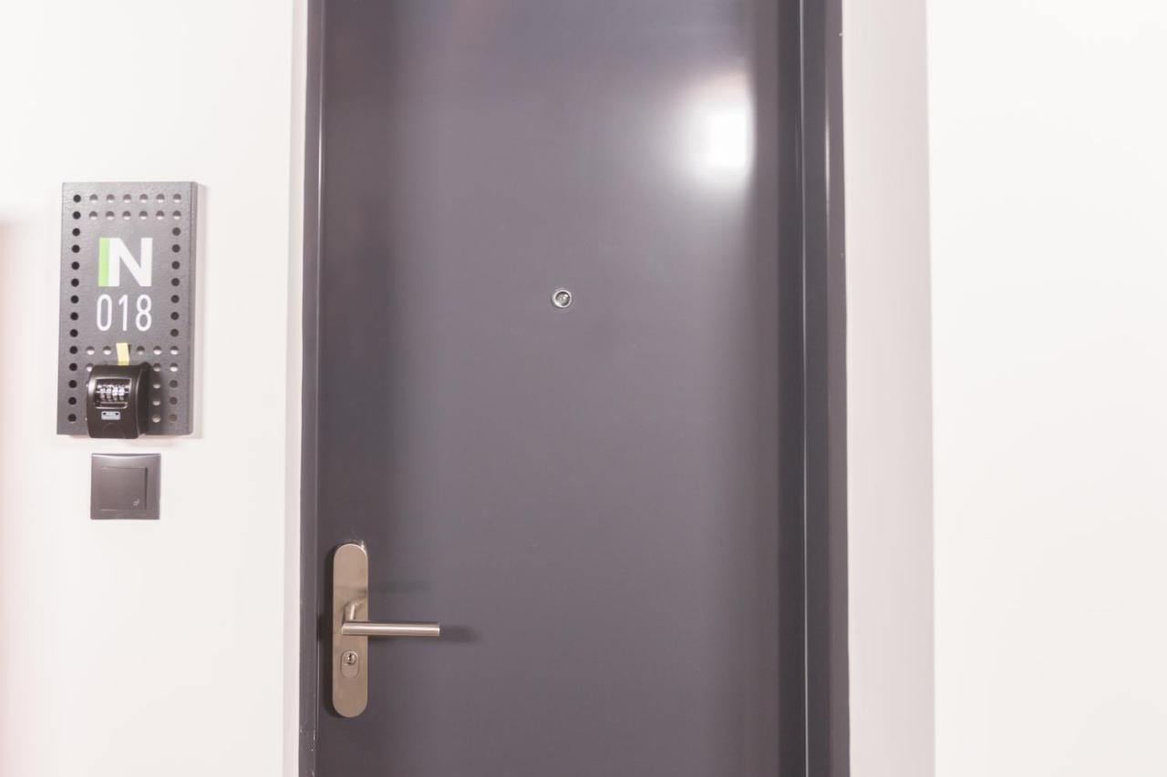 Peaceful Basement Apartment With Terrace & Free Gym ブダペスト エクステリア 写真