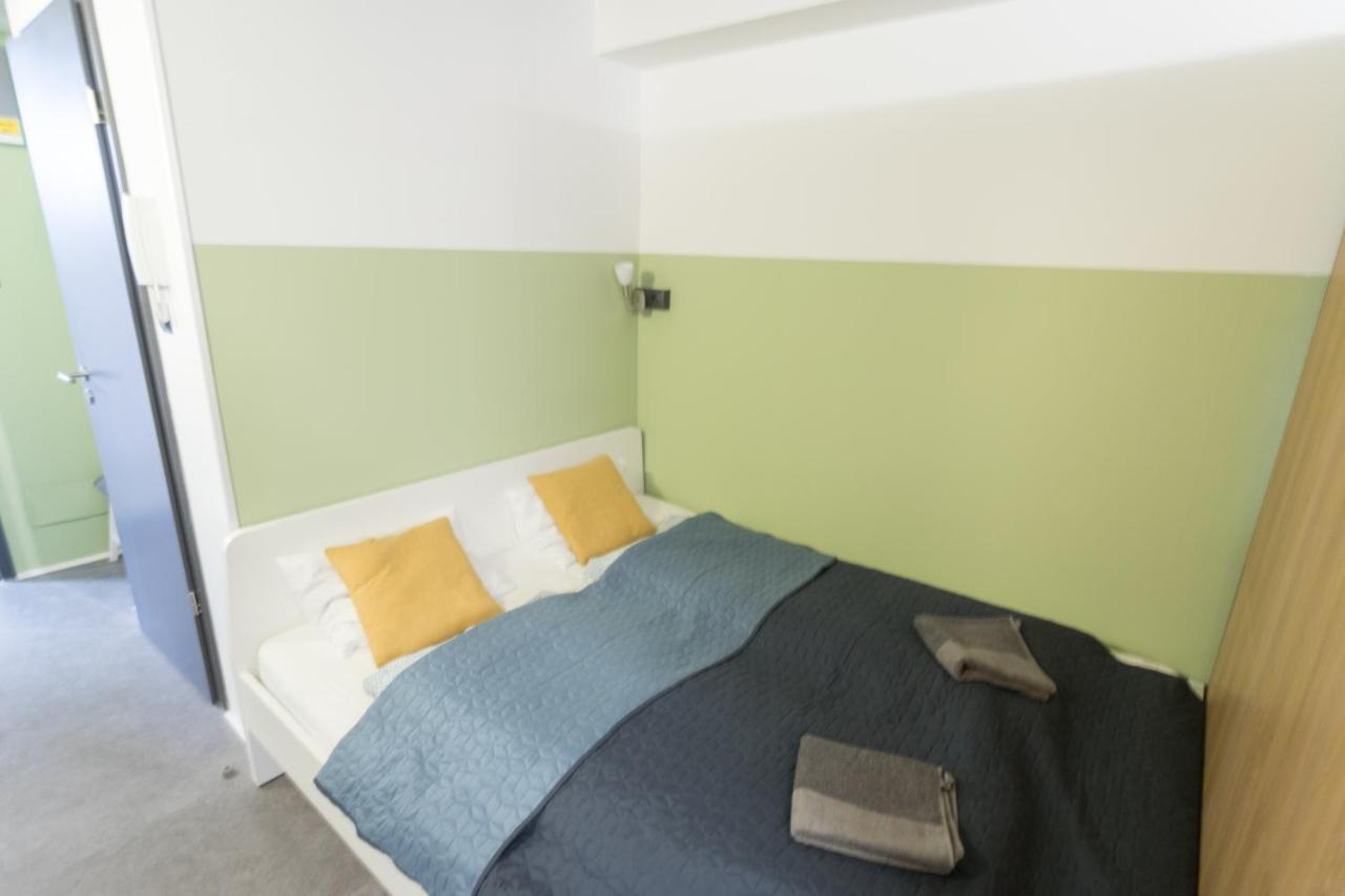 Peaceful Basement Apartment With Terrace & Free Gym ブダペスト エクステリア 写真